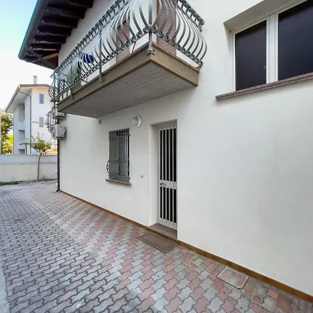 Semesterbostad Casa Guglielmo E Anna Lignano Sabbiadoro